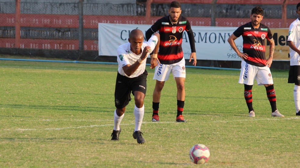 Gil Mineiro, volante do Rio Branco-ES — Foto: Vitor Recla