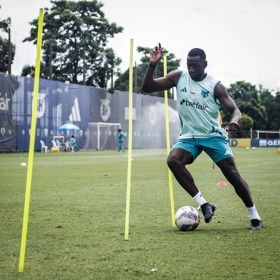 Bolasie em treino do Cruzeiro — Foto: Gustavo Aleixo/Cruzeiro