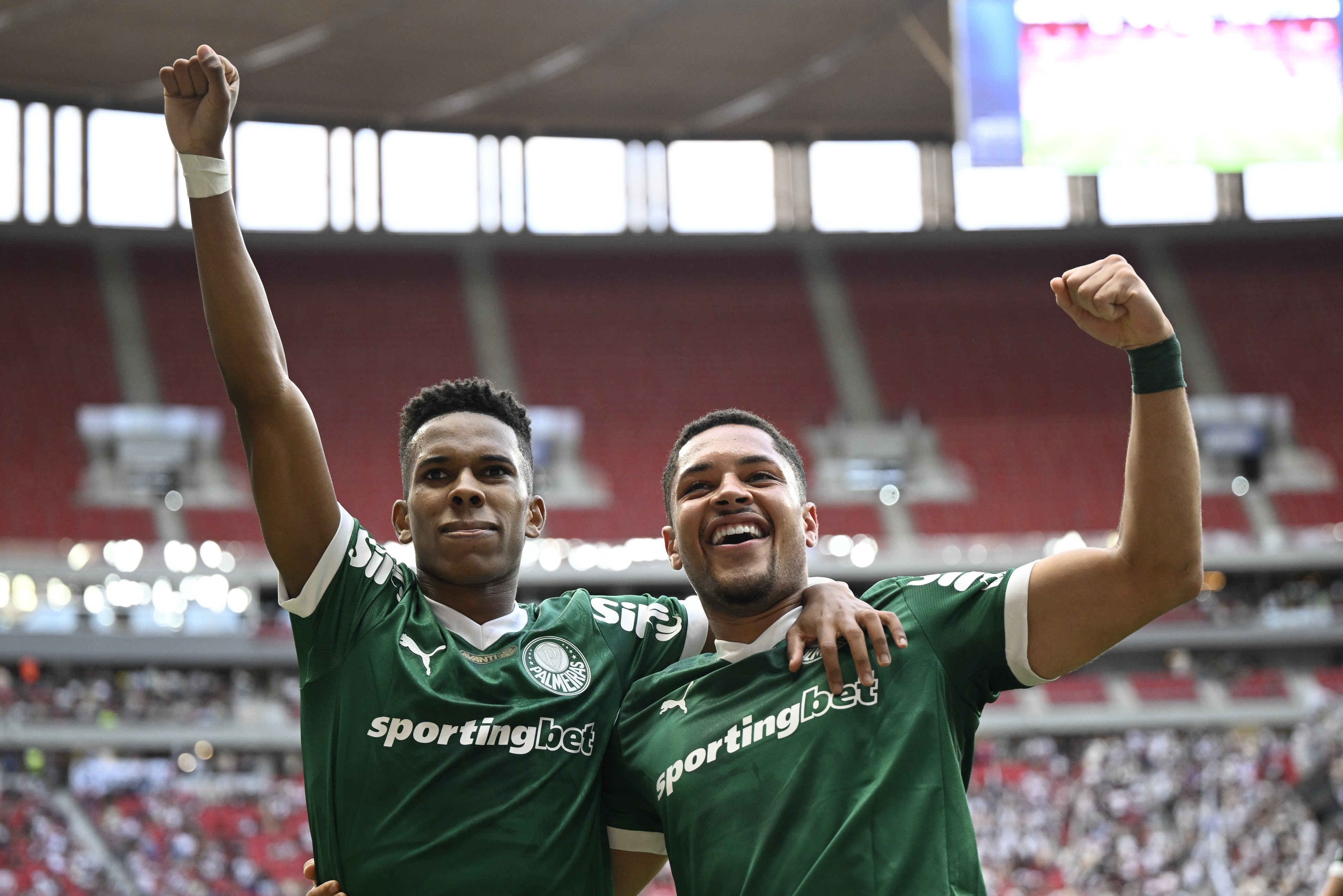 Primeiro gol de Vitor Roque pelo Palmeiras encerra jejum de 900 minutos.