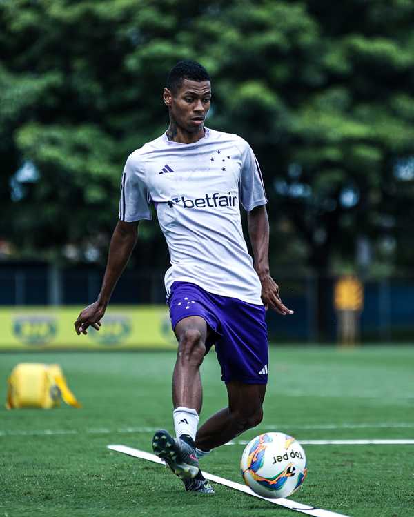 Jovem talento cruzeirense embarca para fechar contrato temporário com o Figueirense.