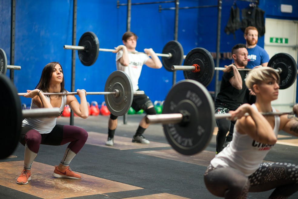 Quem faz crossfit pode seguir com o treino de musculação? Coach responde, treinos