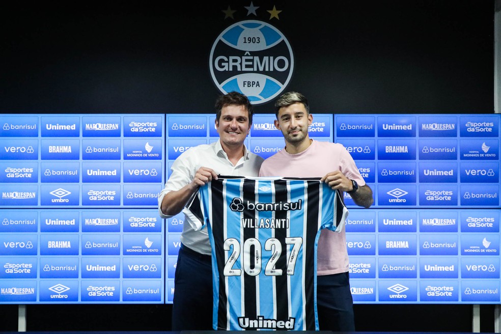 Villasanti renova contrato com o Grêmio — Foto: Renan Jardim / Grêmio FBPA
