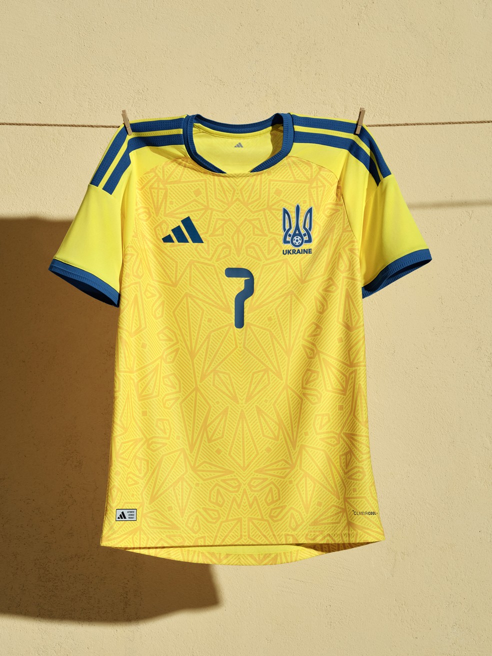 Camisa nova da Ucrânia lançada pela Adidas — Foto: Adidas