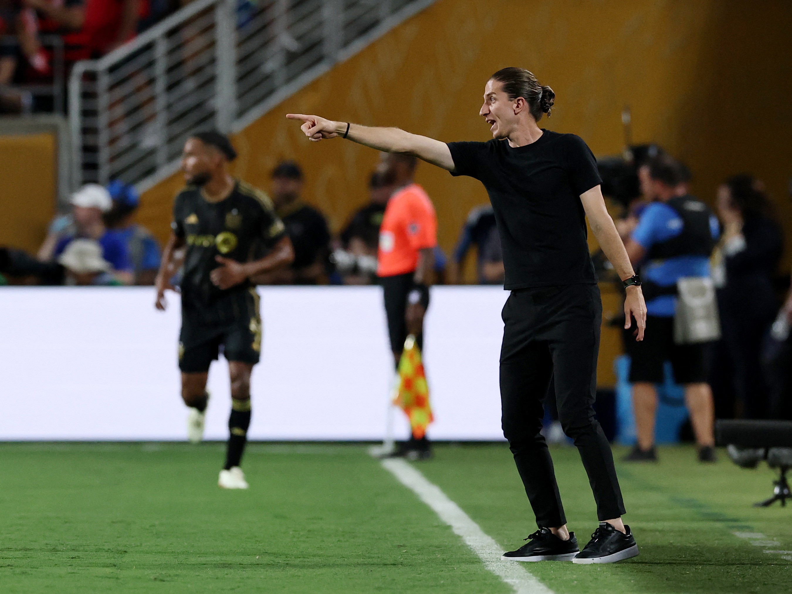 Após empate do Flamengo, Filipe Luís vê no Bayern um colosso, mas avisa: 
