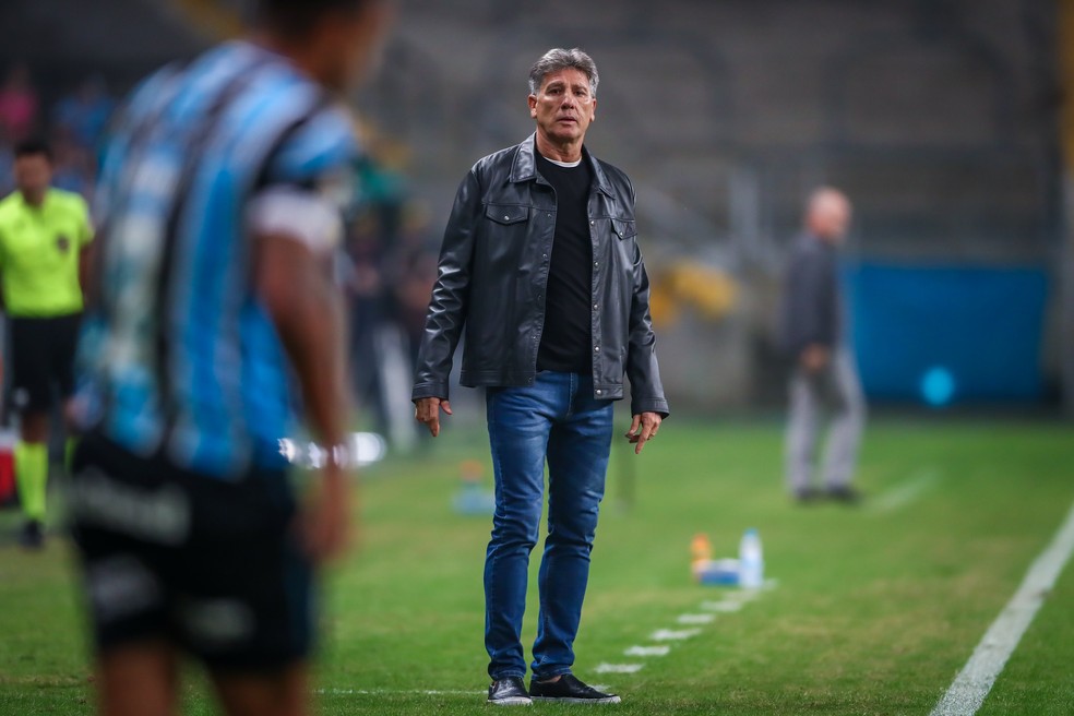 Vovô' com 20 anos, Wesley estreia pelo Grêmio no Gre-Nal de Rivera