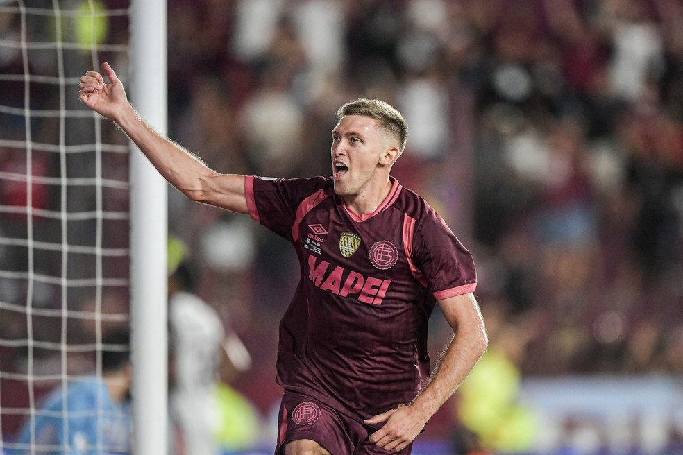 Fluminense avança em negociação para contratar o goleador Castillo, destaque do Lanús