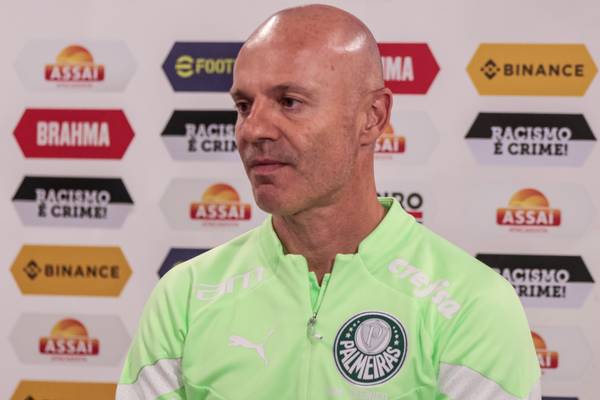 Auxiliar do Palmeiras admite dificuldade para brigar pelo título do Brasileirão: 