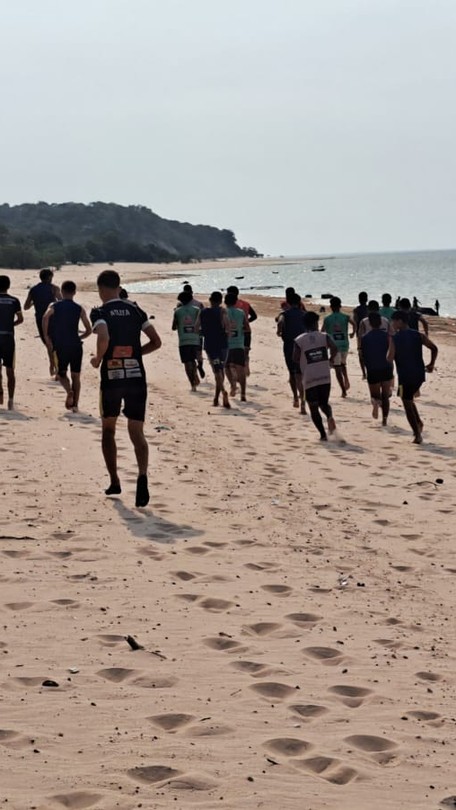 Atletas de basquete do Band realizam treino com ex-jogador da