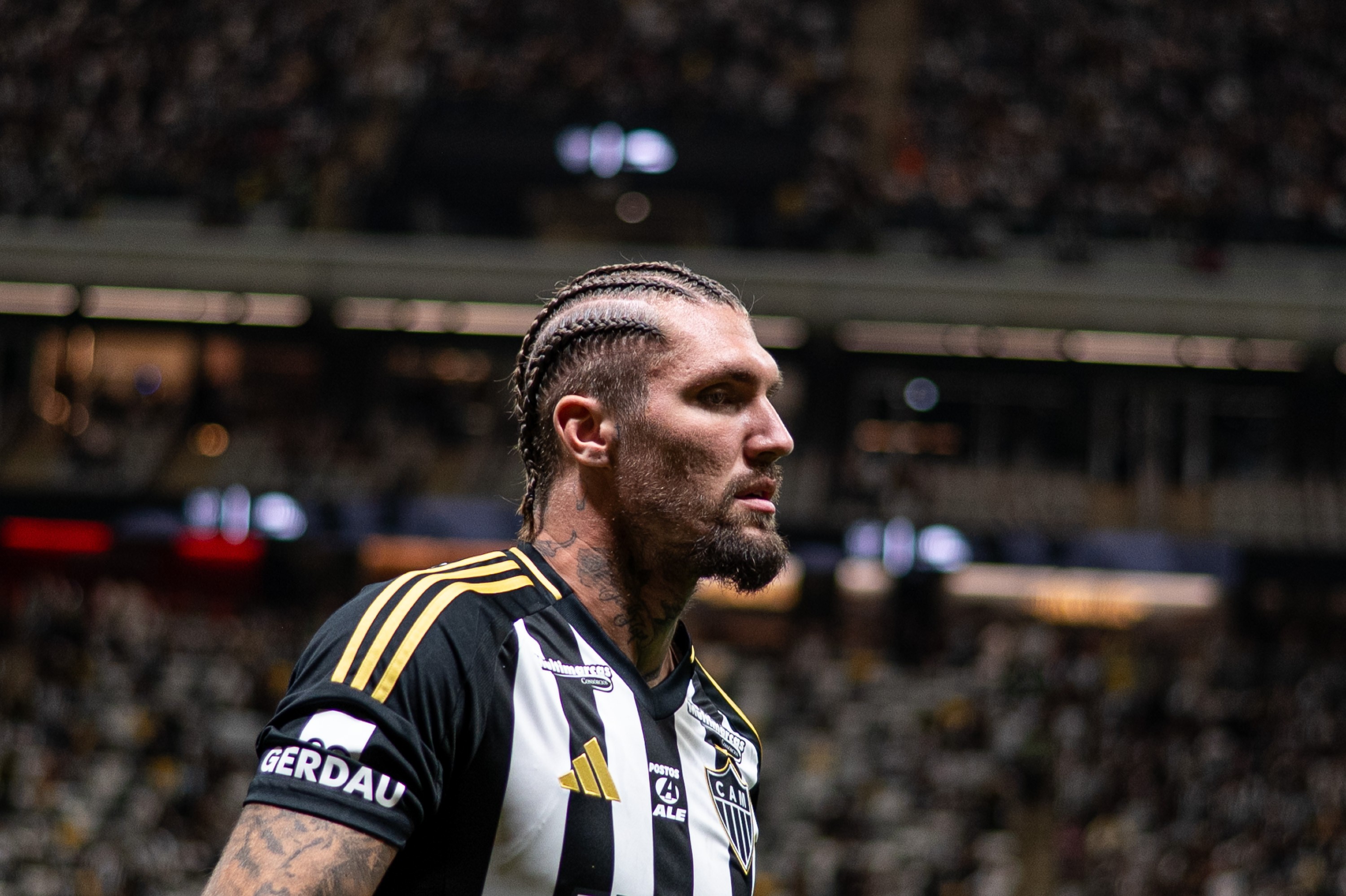 Lyanco e Rony sentem dores e viram dúvida para o clássico