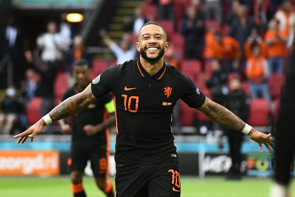 Memphis Depay comemora o gol marcado pela Holanda contra a Macedônia do Norte — Foto: Reuters