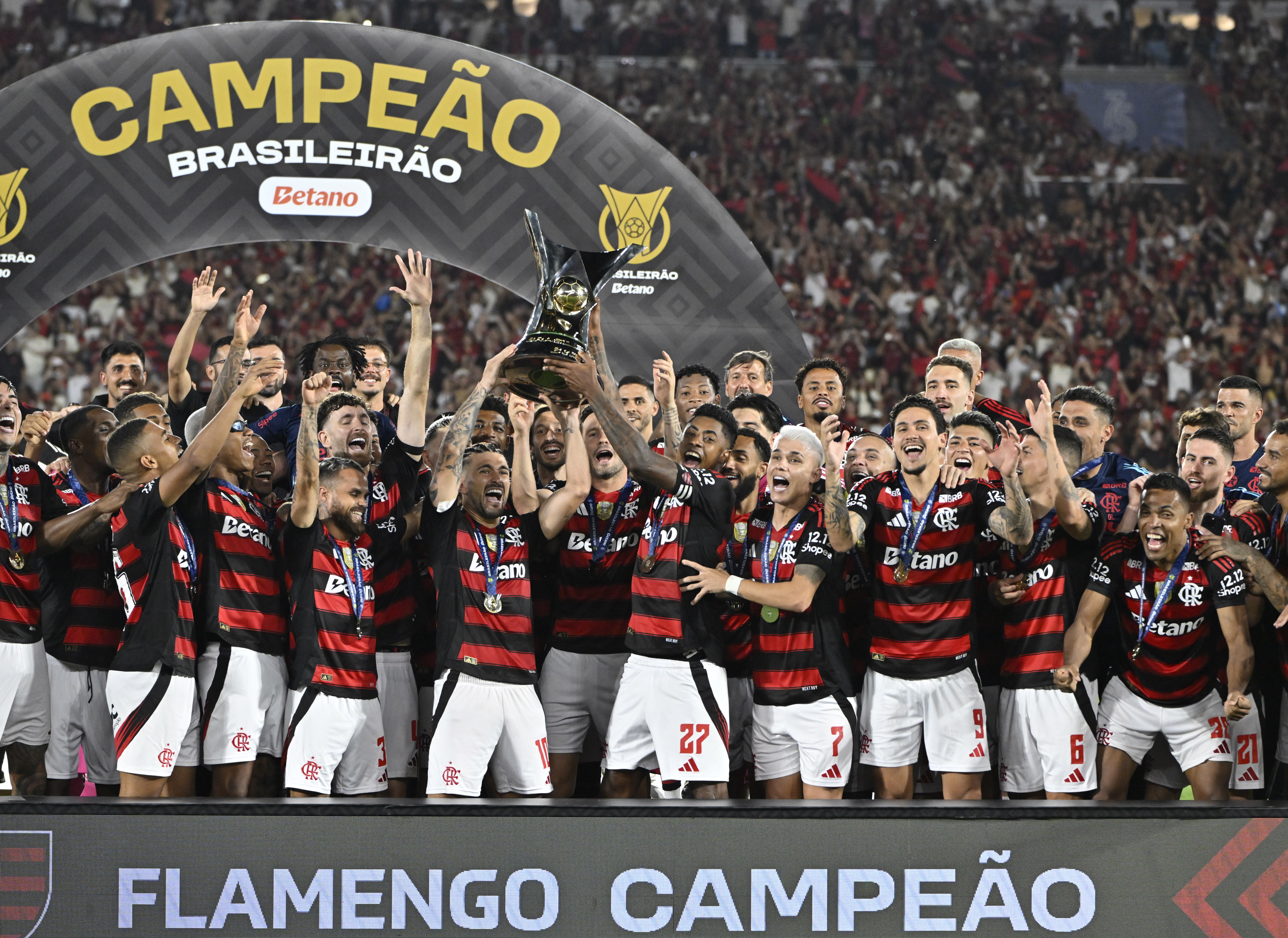 Flamengo antecipa viagem ao Catar e escala sub-20 para duelo crucial contra o Mirassol