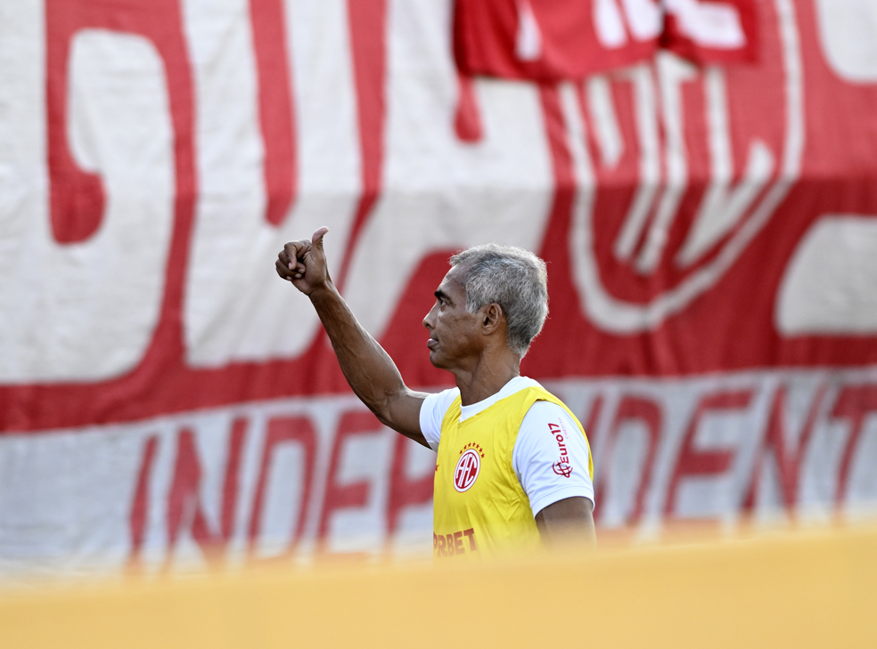 Romário em America x Araruama — Foto: André Durão