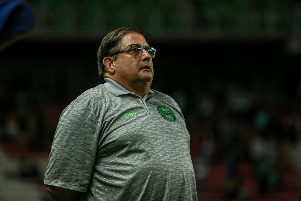 Guto Ferreira no comando do Coritiba — Foto: Guilherme Griebeler/Coritiba