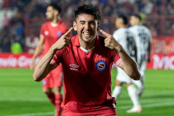 Lucas Villalba acerta empréstimo ao Cruzeiro após acordo com o Argentinos Juniors