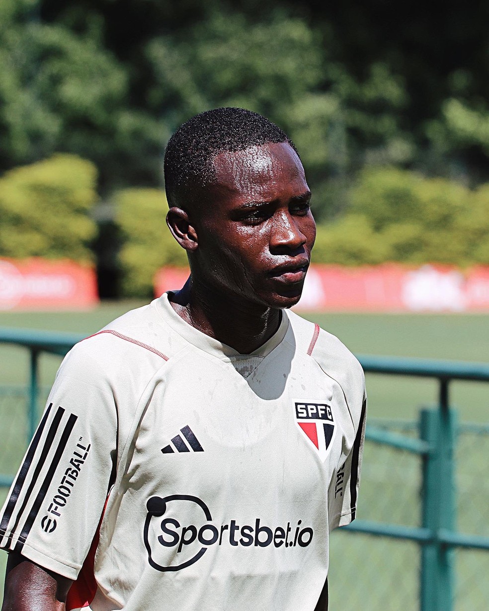 De volta: São Paulo pede devolução de volante da base para o time após empréstimo