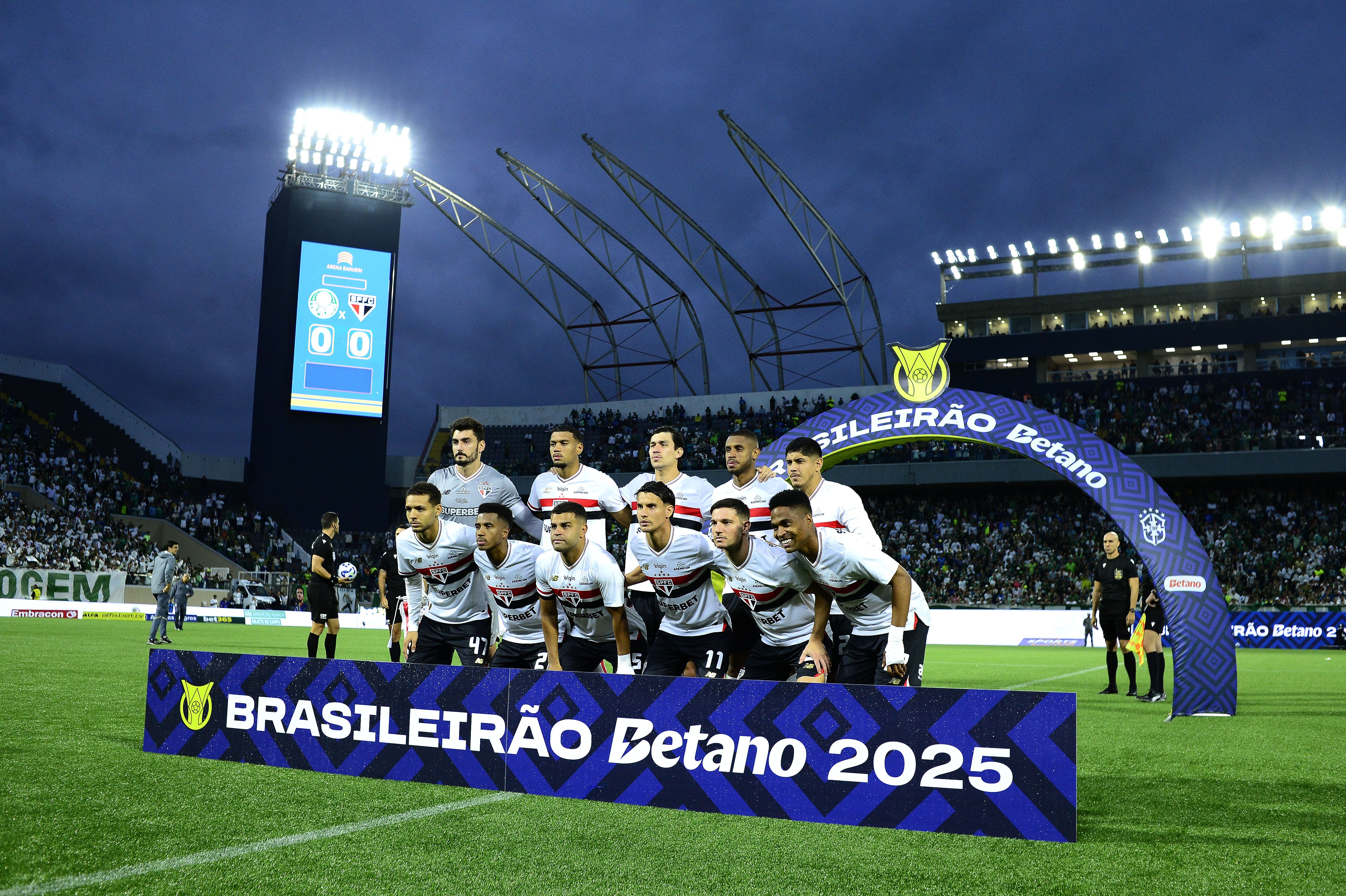 Ruan se destaca, mas São Paulo cede empate no final do jogo