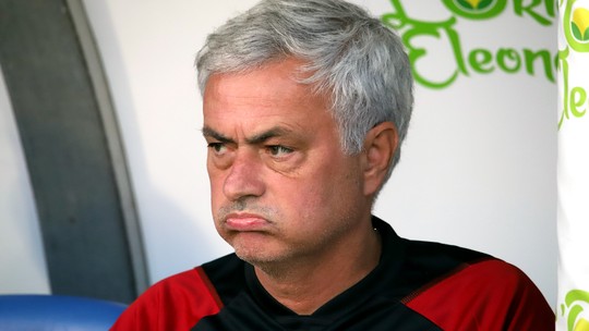 Em mau momento, Mourinho alfineta críticos: "O anti-Mourinhismo vende"