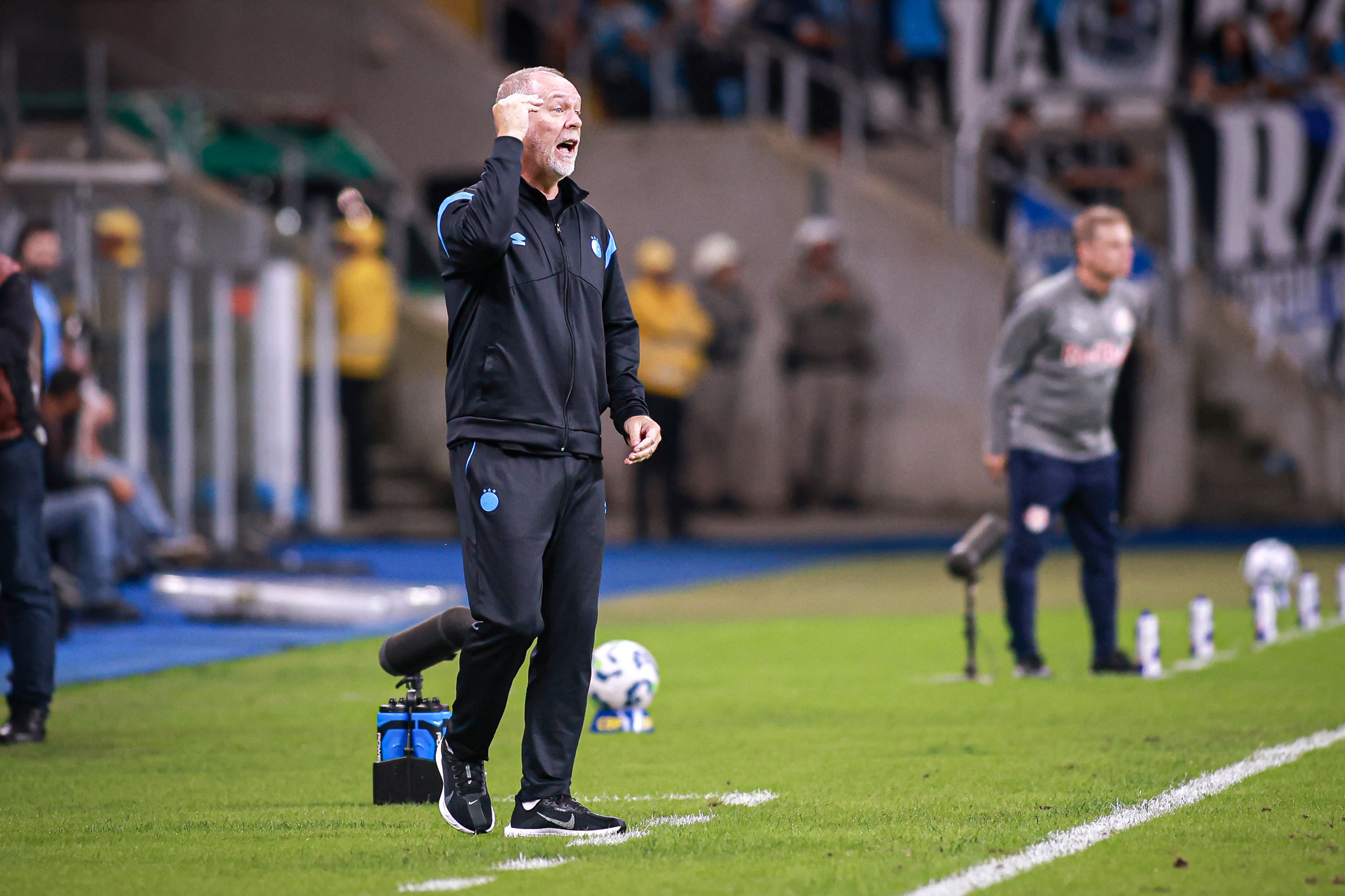 Grêmio Encara Desafio Inédito na Copa do Brasil sob Comando de Mano Menezes.