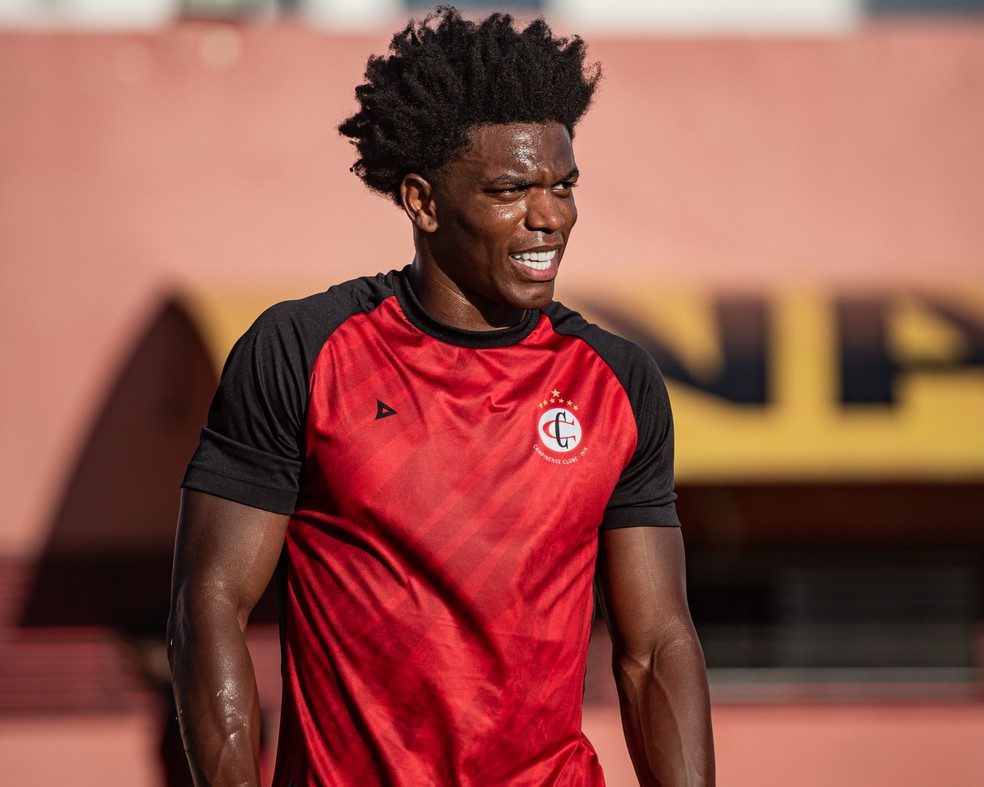 Zagueiro Franklin é o único remanescente do Paraibano para a Copa Paraíba — Foto: Estefinho Francelino/Campinense