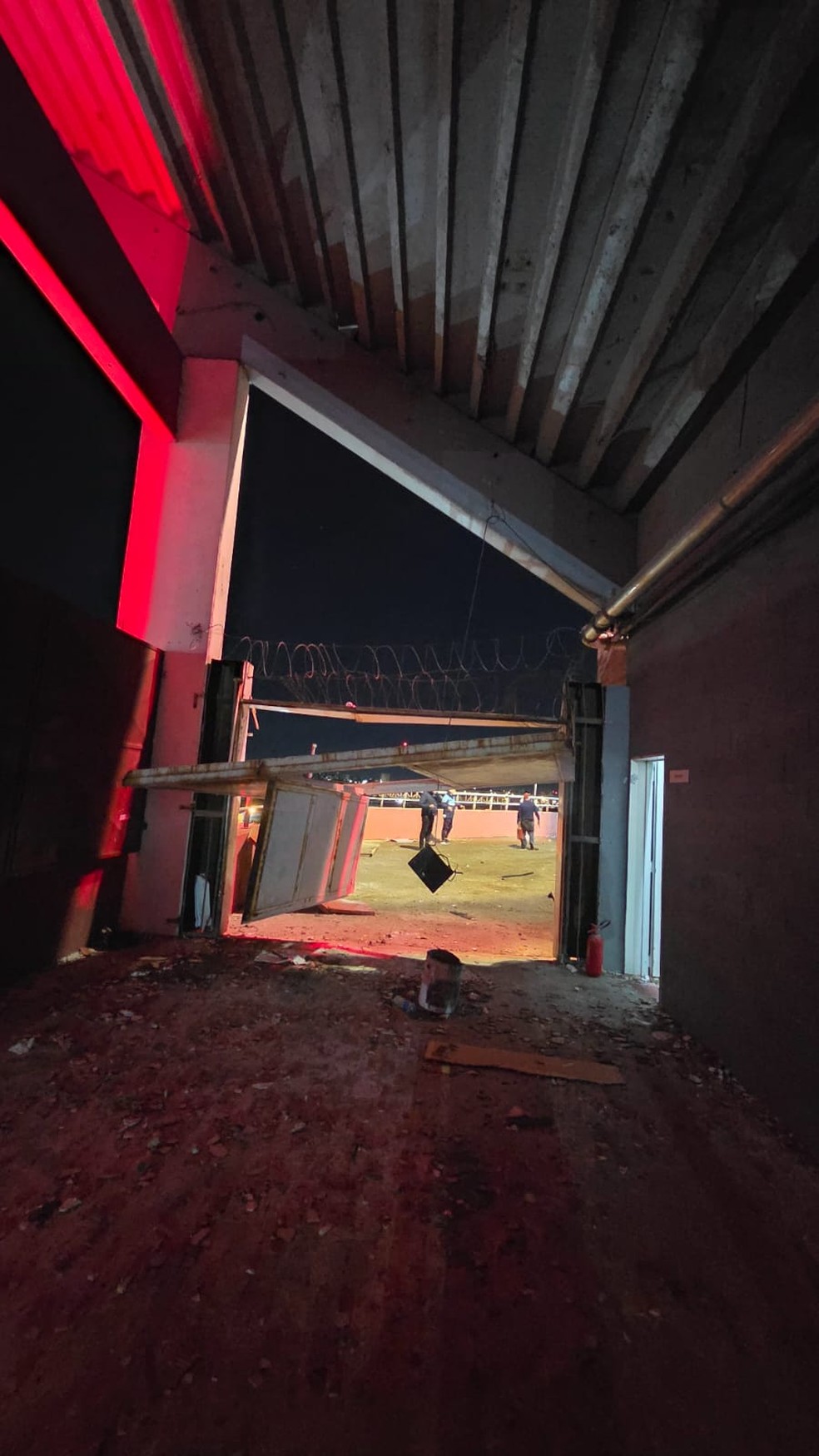 Setor da La U destru&iacute;do ap&oacute;s a confus&atilde;o &mdash; Foto: X/NicolasSinger