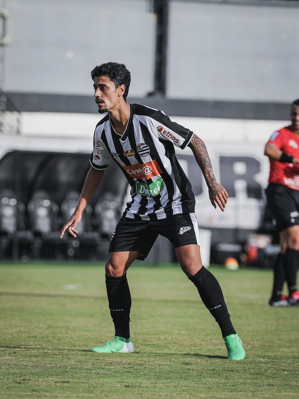 Dudu em aquecimento - jogadores da base