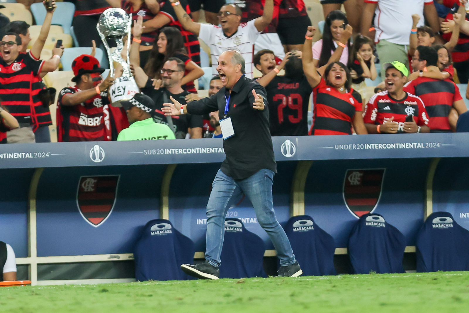Inter acerta com Carlos Noval, ex-dirigente do Flamengo, para comandar a base