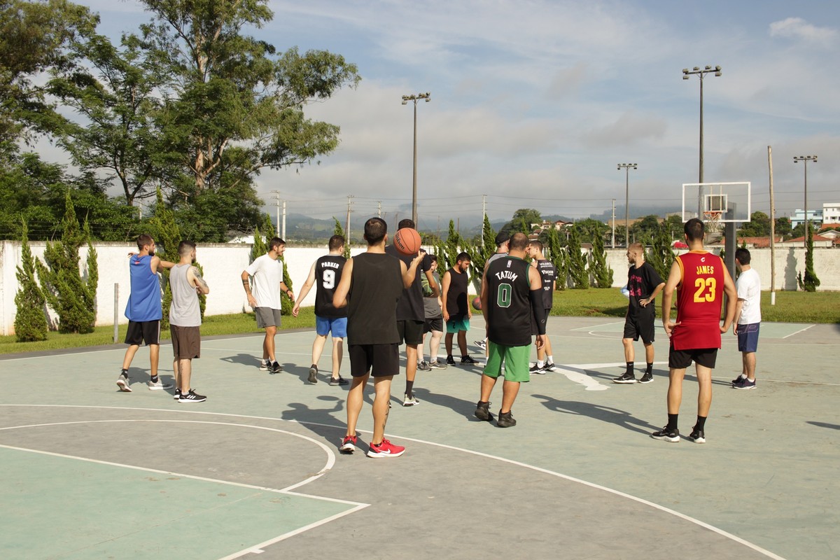 Saiba o tipo de bola ideal para jogar basquete, basquete transforma sc