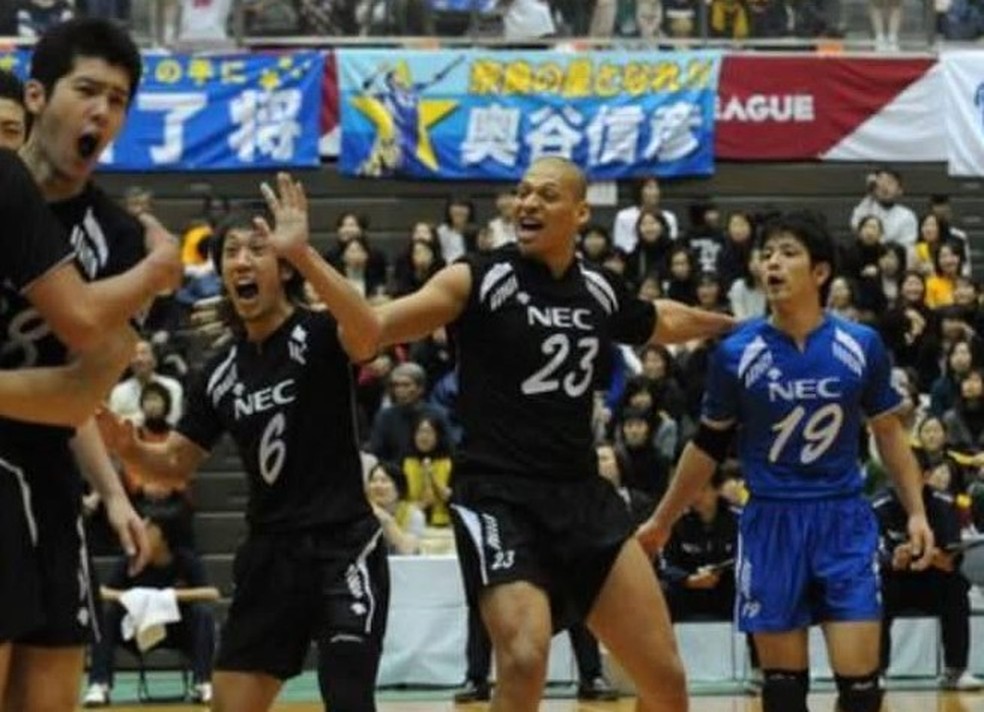 Everton "Boi" em atuação pelo NEC, time de voleibol do Japão — Foto: Reprodução Redes Sociais