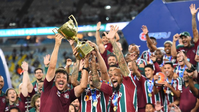 Diniz levanta taça de campeão carioca