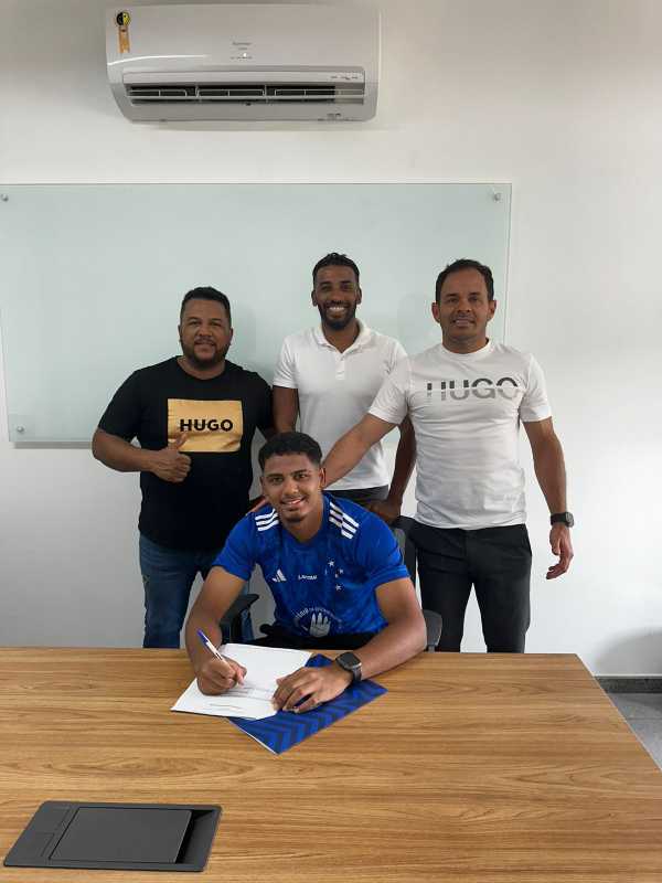 Cruzeiro renova contrato com lateral da seleção brasileira sub-17 ao lado de Endrick.