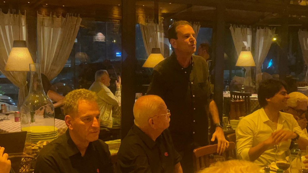 Eduardo Paes e Rodolfo Landim em jantar na Barra — Foto: Letícia Marques