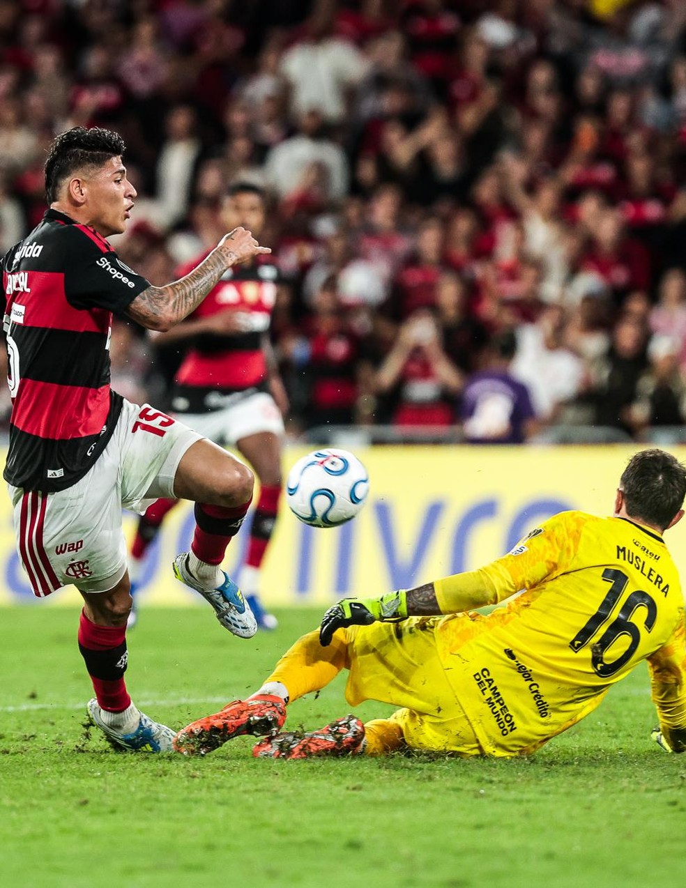 Carrascal em chance perdida no Flamengo x Estudiantes � Foto: Gilvan de Souza / Flamengo