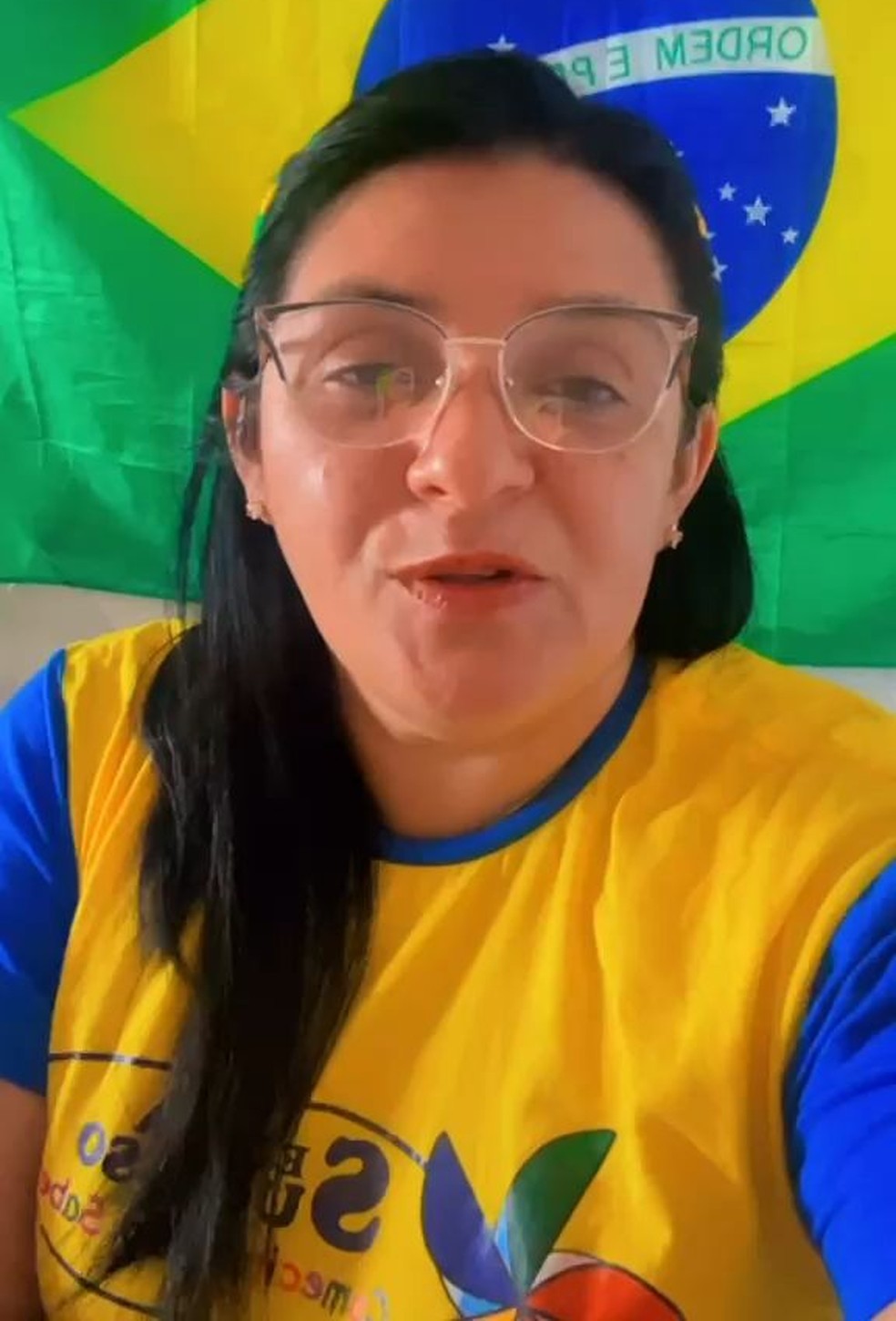 Professora Janny orientando alunos