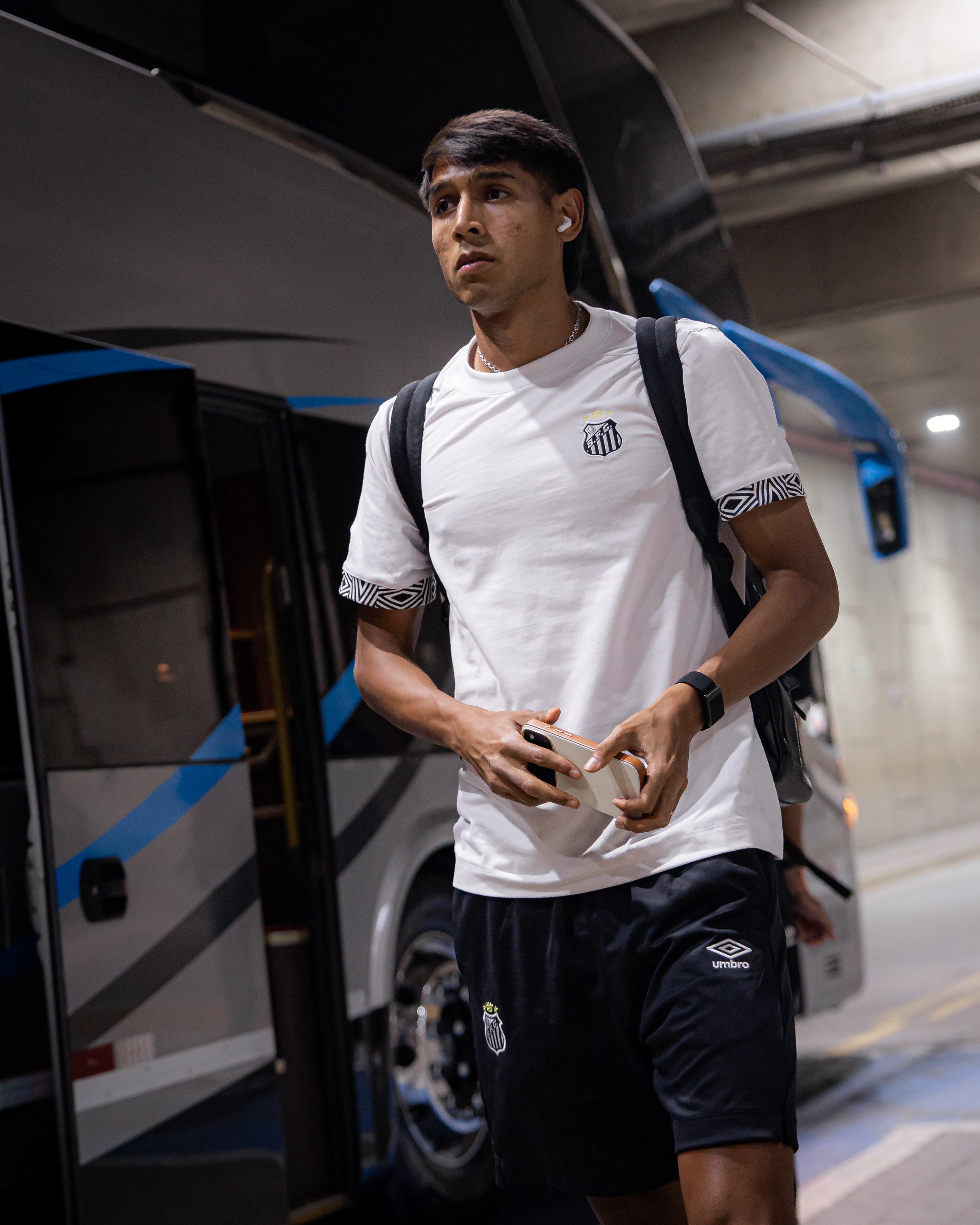 Dívidas por contratações de Adonis Frías e Alexis Duarte podem gerar novo transfer ban ao Santos