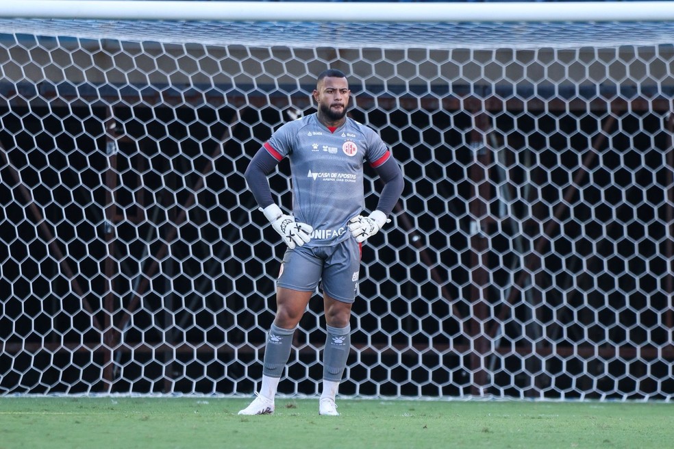 Renan Bragança é a segurança do América — Foto: Alexandre Lago