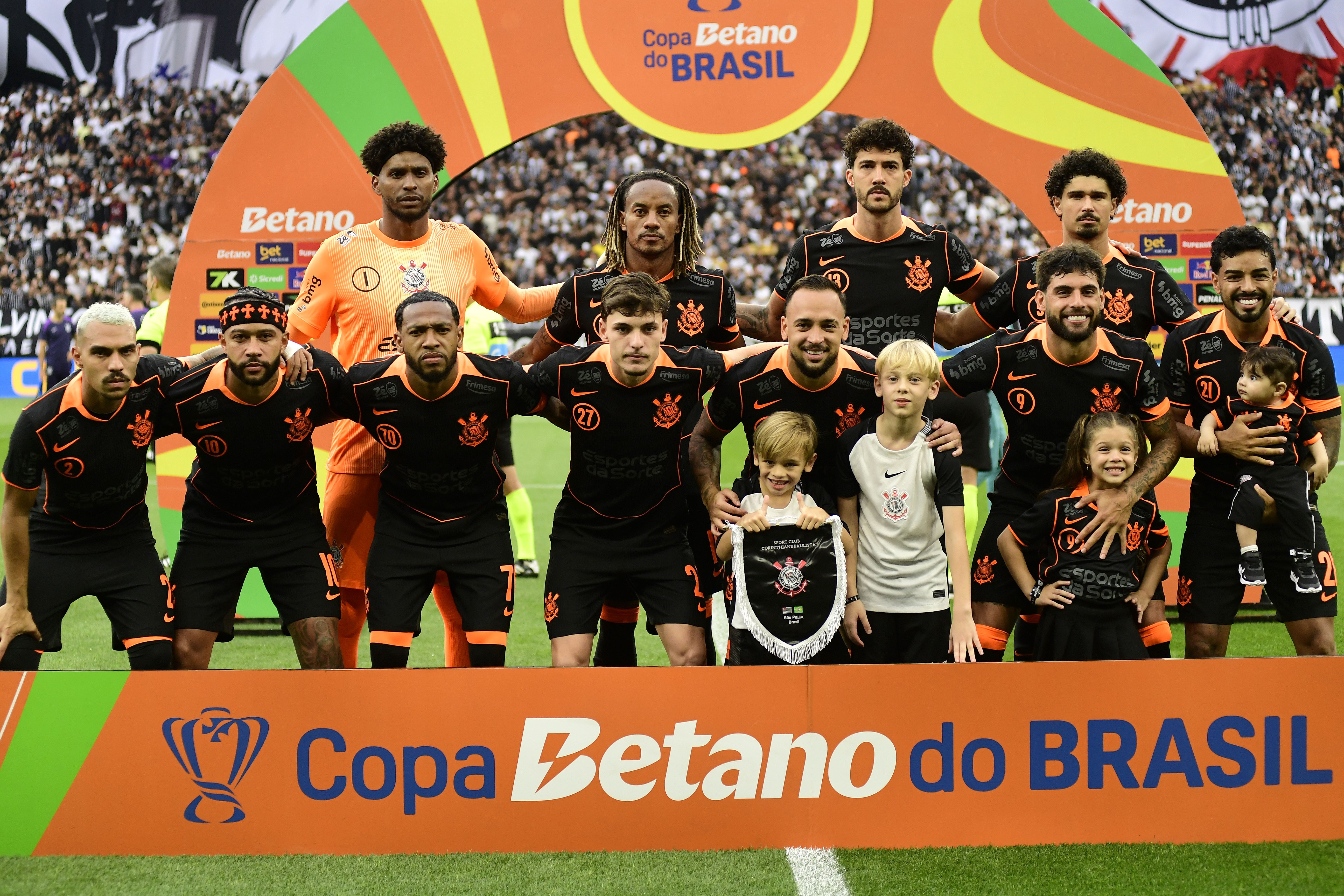 É ídolo do Timão? Hugo Souza brilha nos pênaltis e coloca o Corinthians na Final da Copa do Brasil