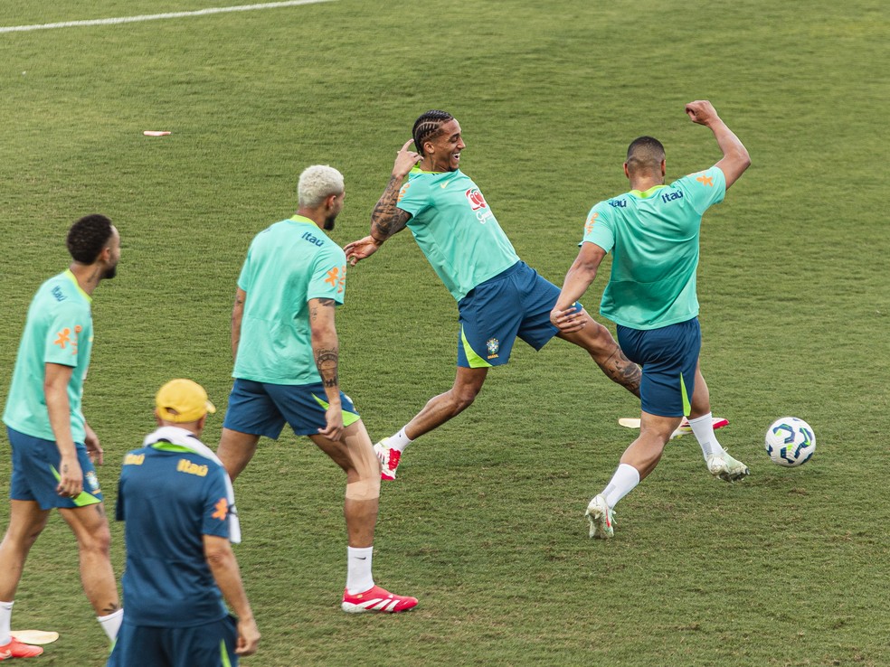 João Pedro em treinamento da Seleção em Brasília — Foto: Ricardo Ribeiro