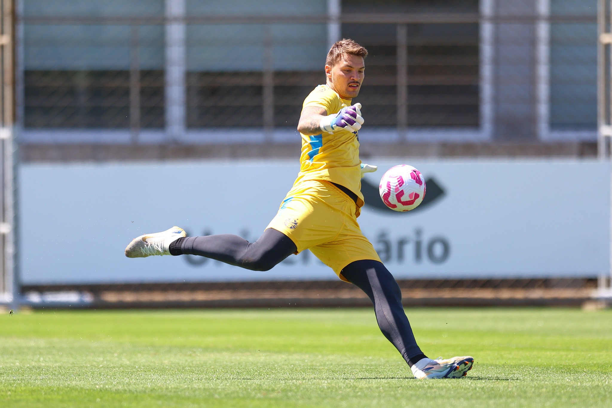 Grando volta a treinar e já sabe o que quer para renovar com o Grêmio  | Ge