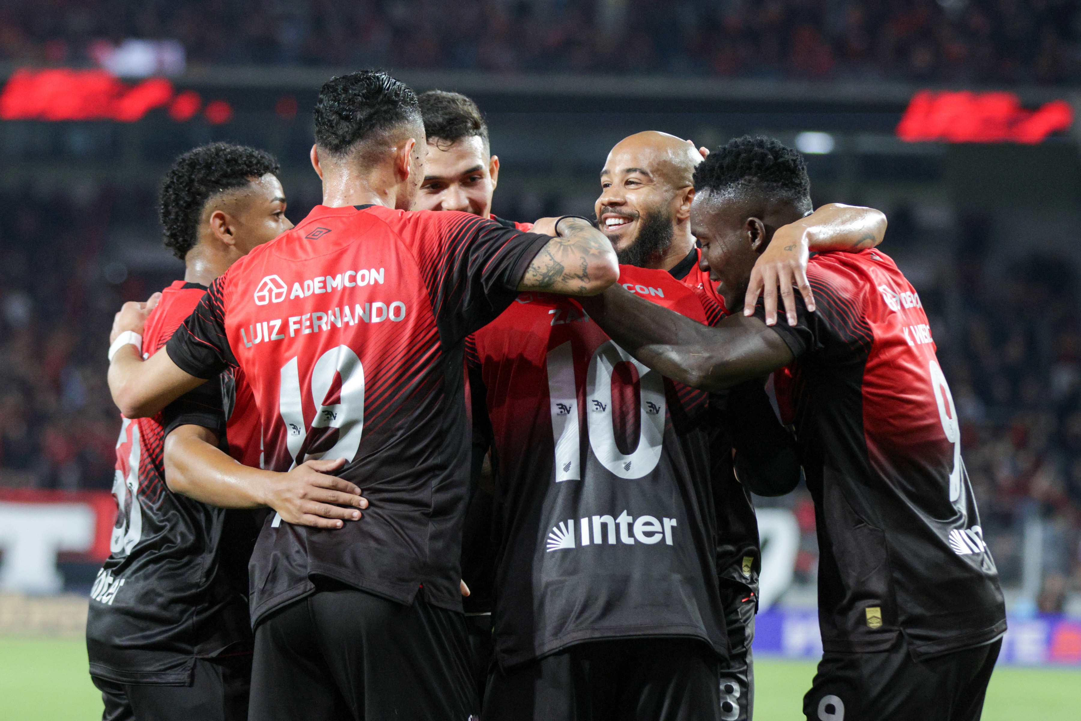 Análise: Athletico se arrisca em postura ofensiva e acerta modelo
