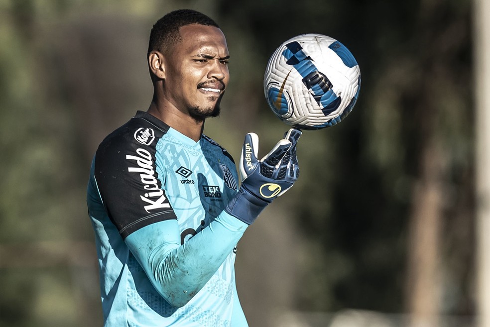 São Paulo faz proposta oficial por goleiro John, com pouco espaço