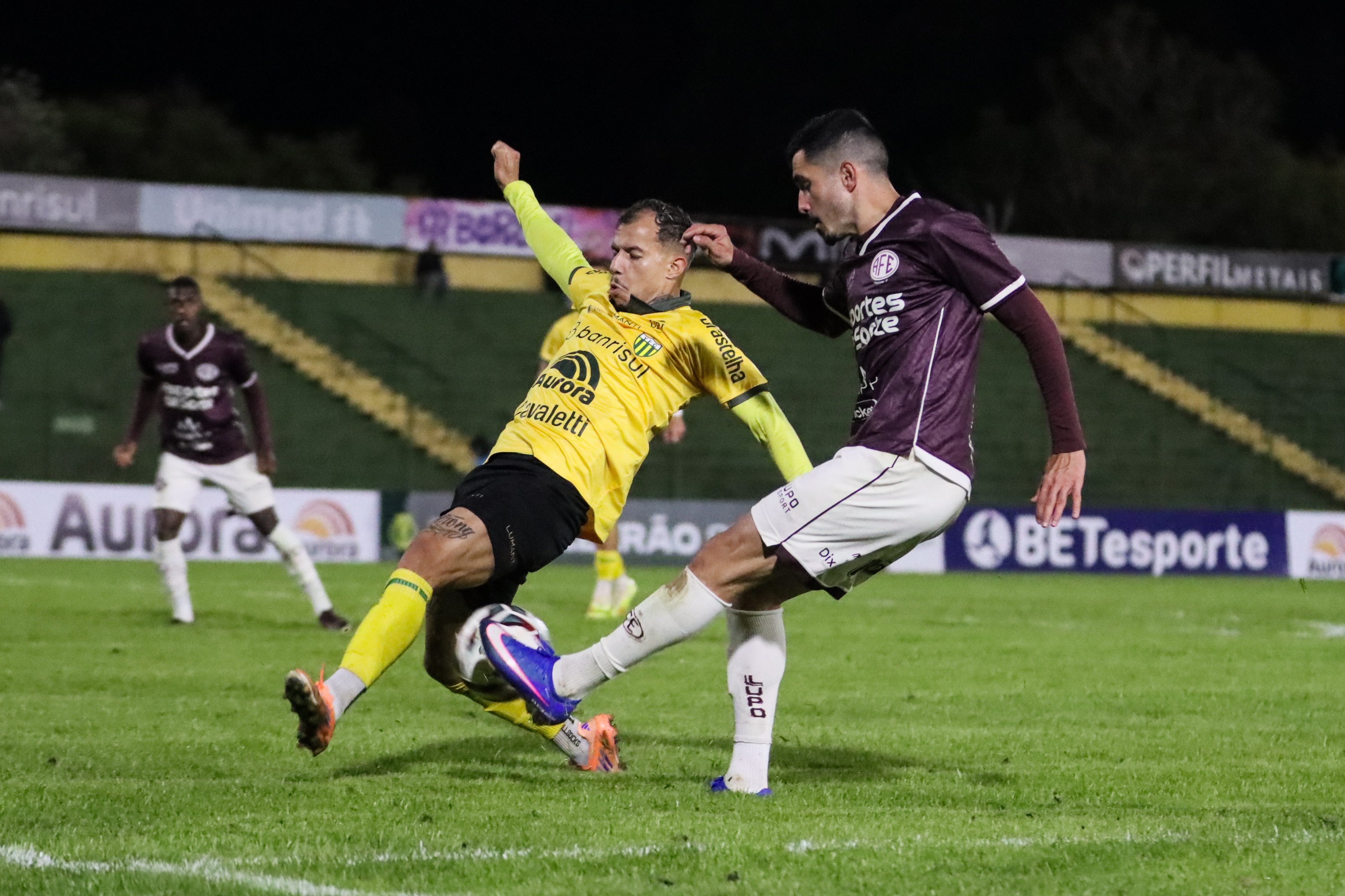 Ferroviária é o time com mais cartões na Série C