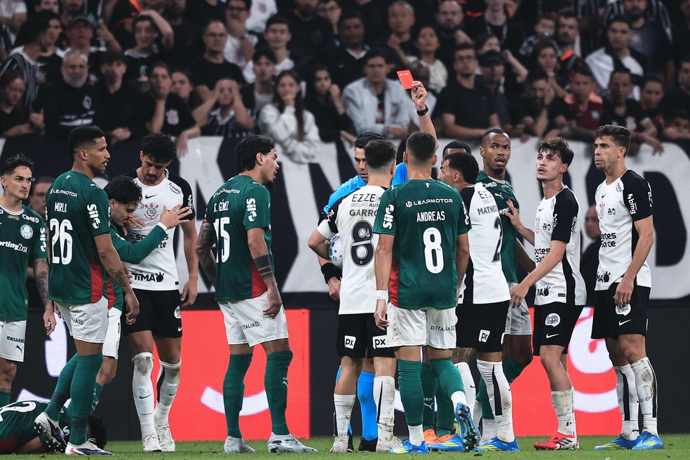 FIM DE JOGO! Corinthians segura o empate com dois a menos no Derby