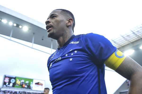 Cruzeiro empresta zagueiro Pedrão ao Avaí em acordo para avanço no elenco.