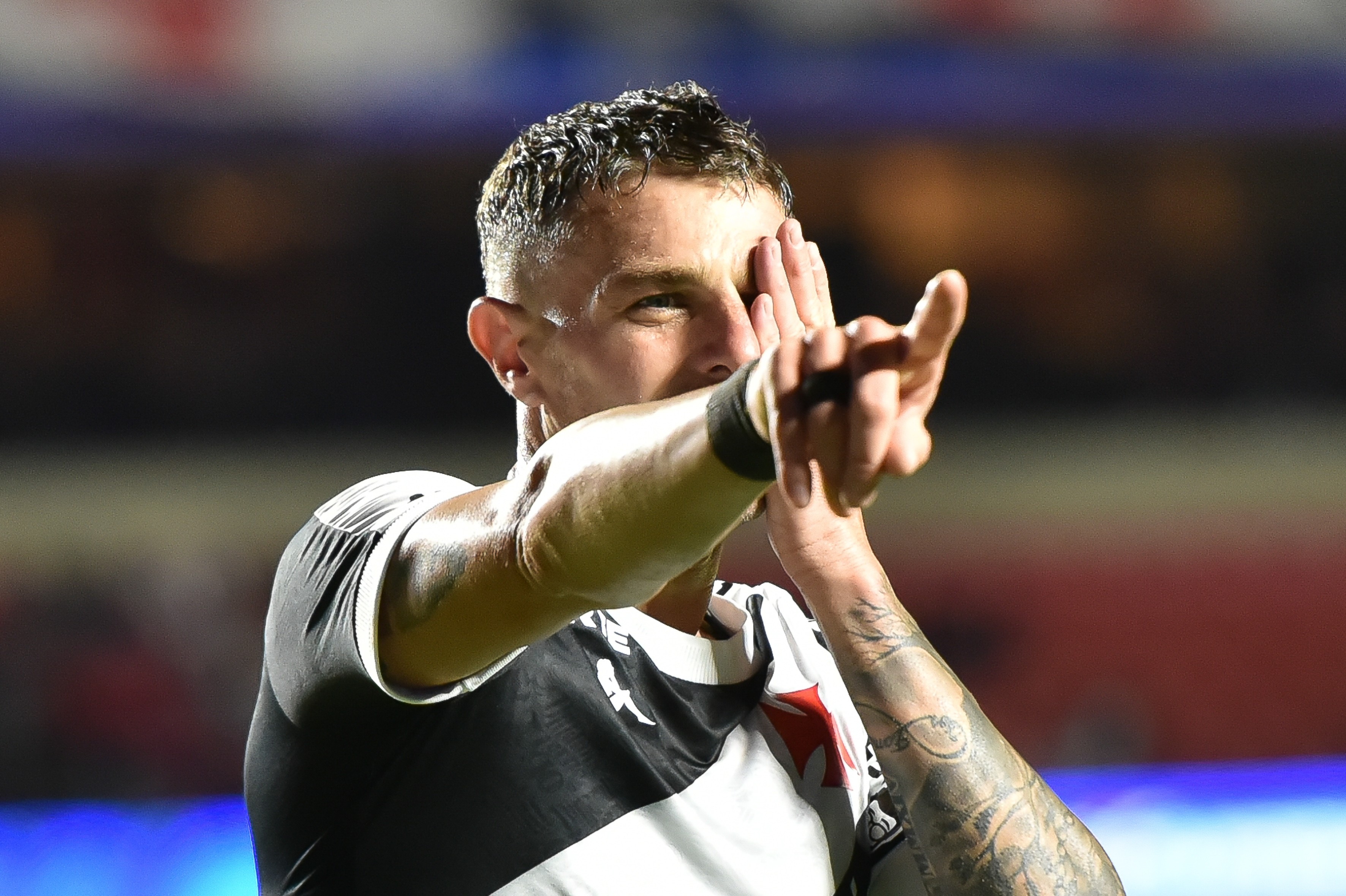Vegetti iguala Élton e se torna terceiro maior artilheiro do Vasco no século 21; veja o top-10