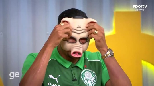 Rony usa máscara com Paulo Nunes e exalta Abel no Palmeiras: "Não é o que se vê na TV"; assista - Programa: Boleiragem no sportv 