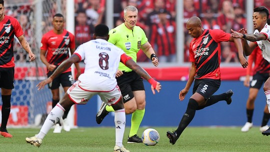 Vídeo: Flamengo e Athletico juntam os cacos após eliminações e com focos diferentes no Brasileiro