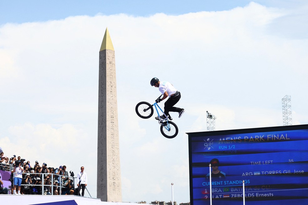 Jose Torres Gil, da Argentina, na primeira volta do ciclismo BMX freestyle — Foto: REUTERS/Esa Alexander
