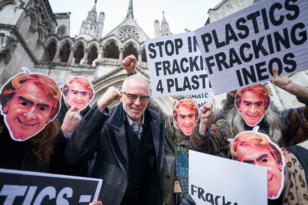 Protesto em Londres, na Inglaterra, contra Ratcliffe e a INEOS — Foto: Getty Images