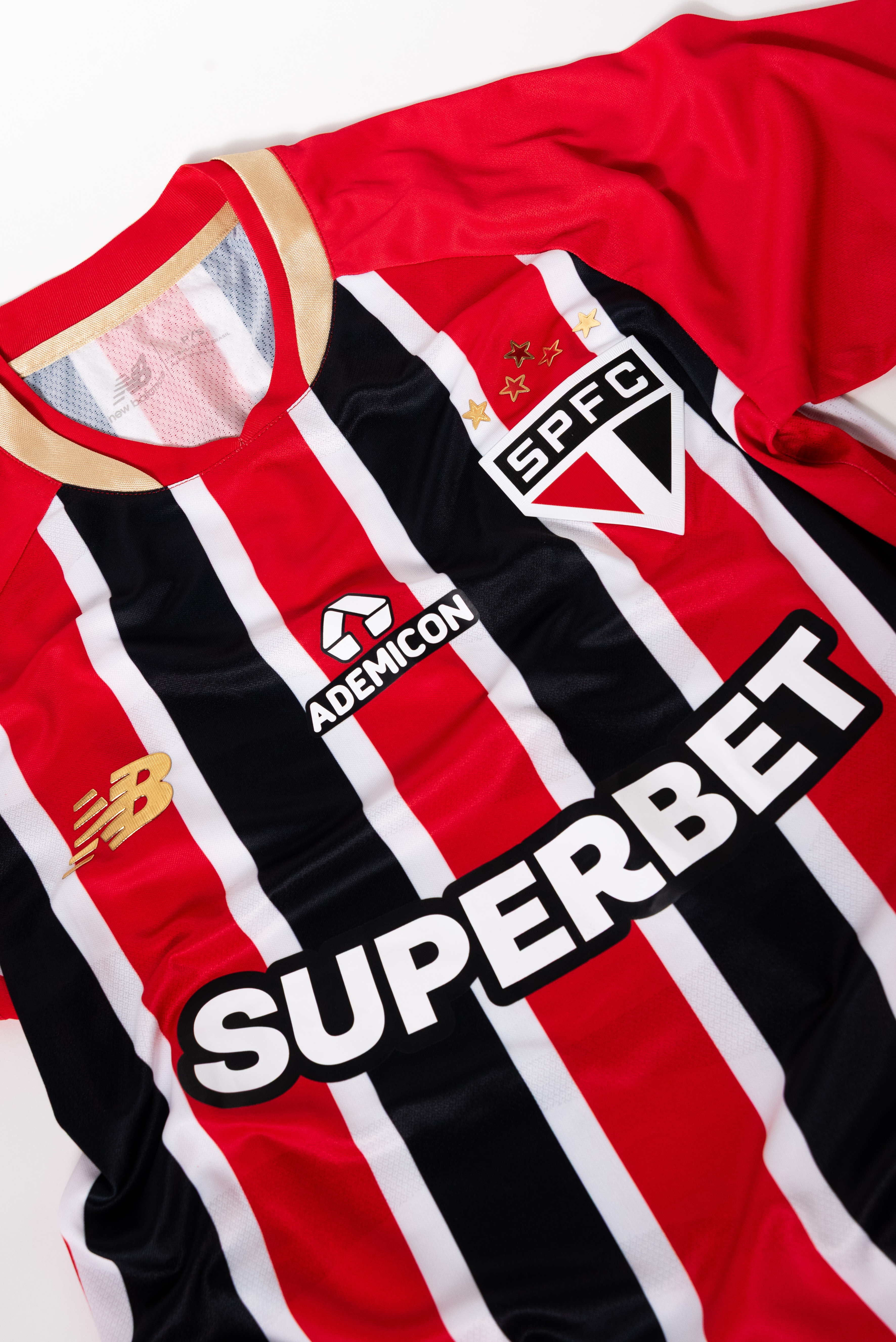 NOVO MANTO! São Paulo apresenta segunda camisa para a temporada 2025; confira as imagens