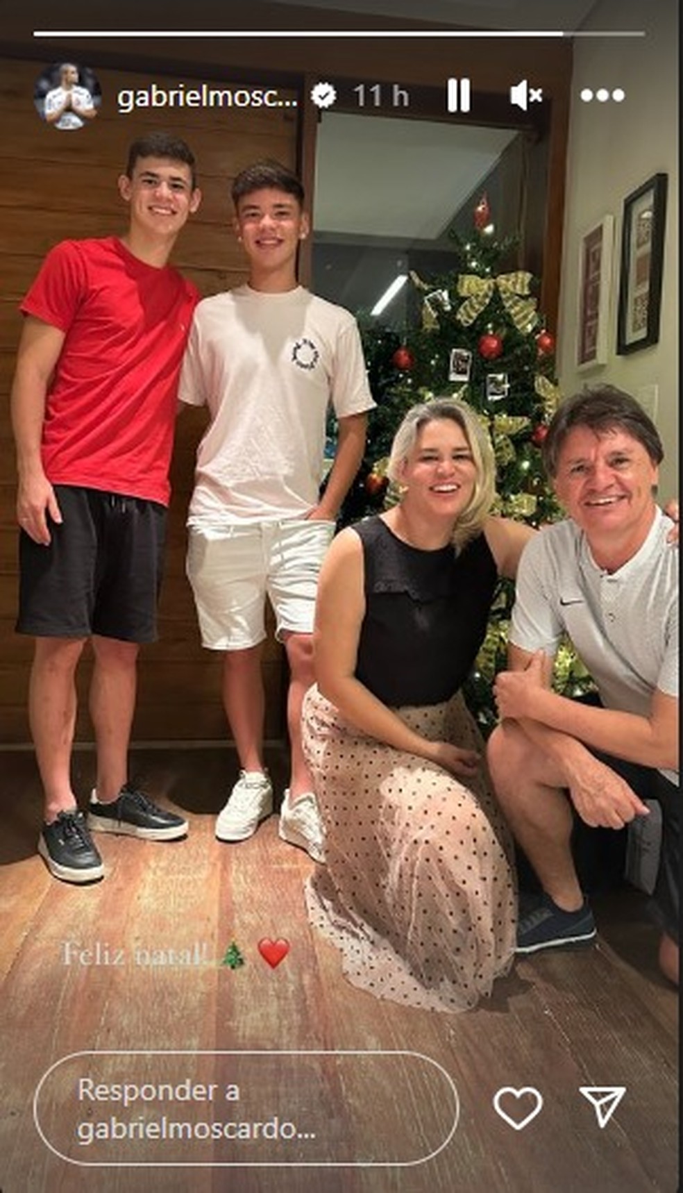 Gabriel Moscardo, do Corinthians, reunido junto com sua família — Foto: Reprodução / Redes Sociais